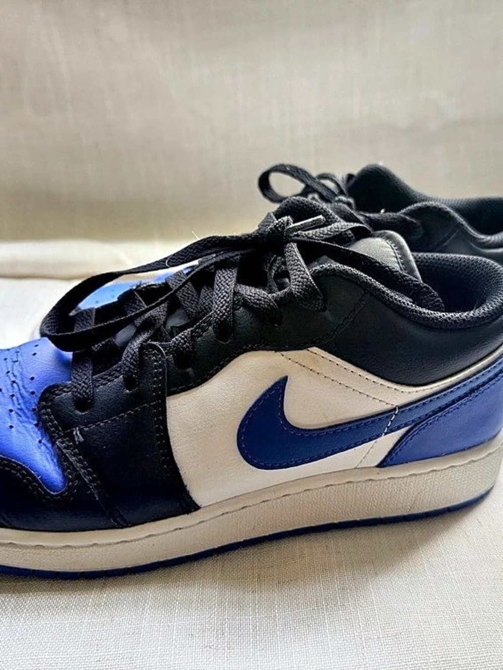 Nike Air Jordan 1 Low SE “Alternate Royal Toe” – Youth 7Y / Women’s 8.5